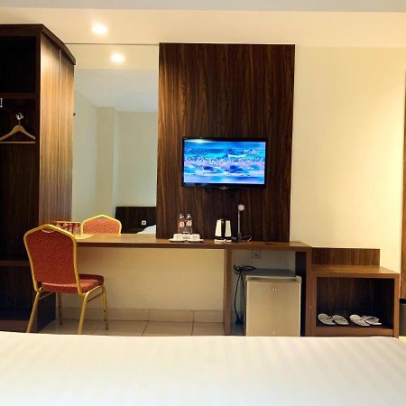 Ameera Hotel Pekanbaru Buitenkant foto