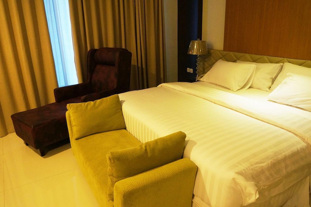 Ameera Hotel Pekanbaru Buitenkant foto