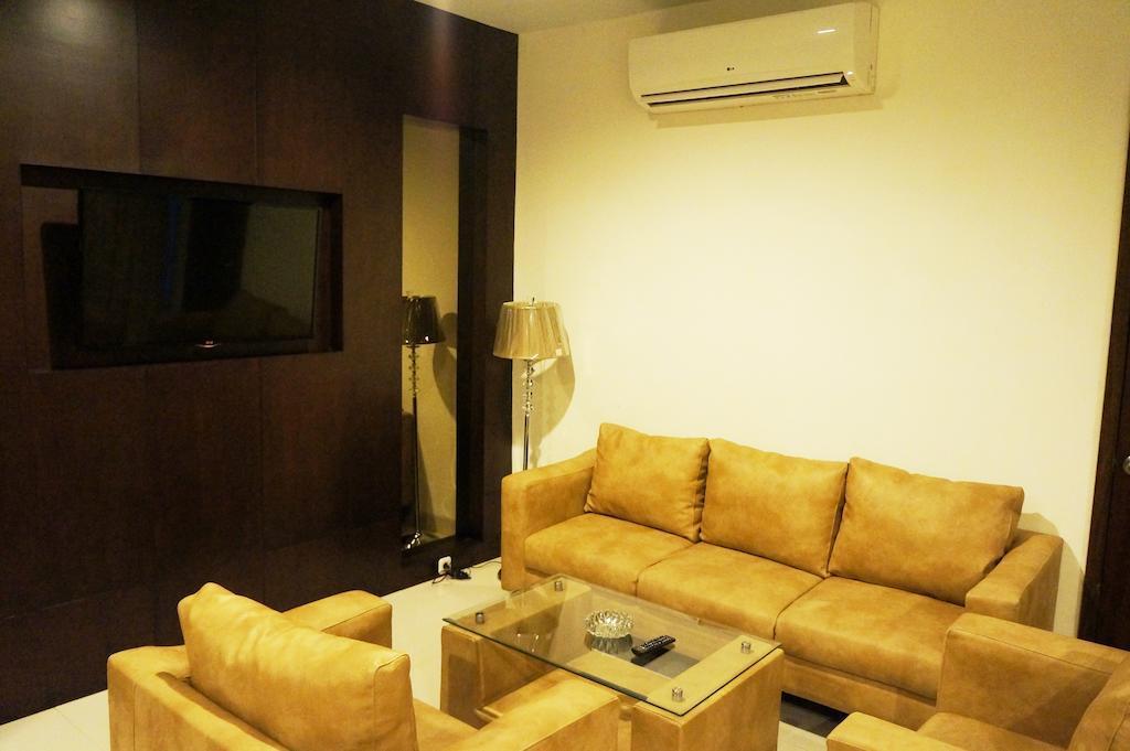 Ameera Hotel Pekanbaru Buitenkant foto