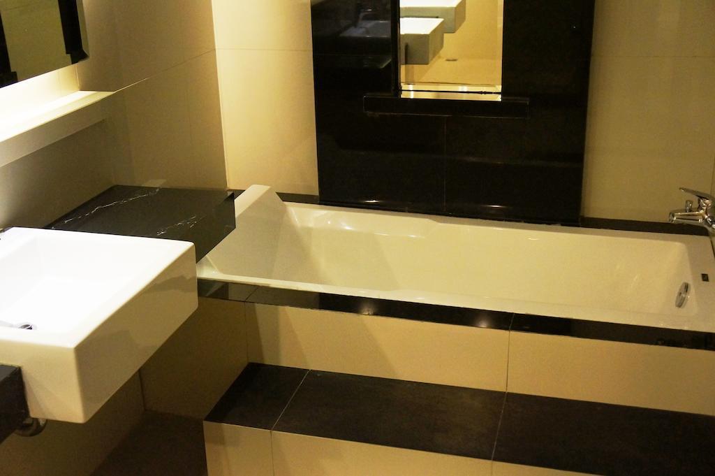 Ameera Hotel Pekanbaru Buitenkant foto