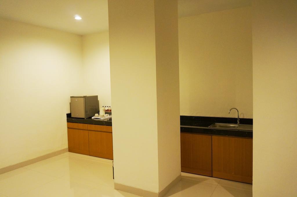 Ameera Hotel Pekanbaru Buitenkant foto