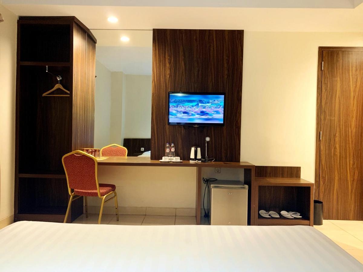 Ameera Hotel Pekanbaru Buitenkant foto