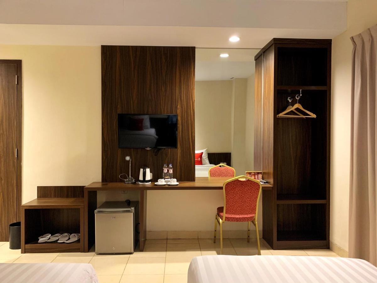 Ameera Hotel Pekanbaru Buitenkant foto