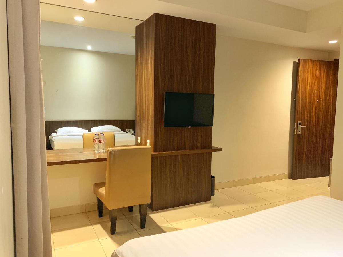 Ameera Hotel Pekanbaru Buitenkant foto
