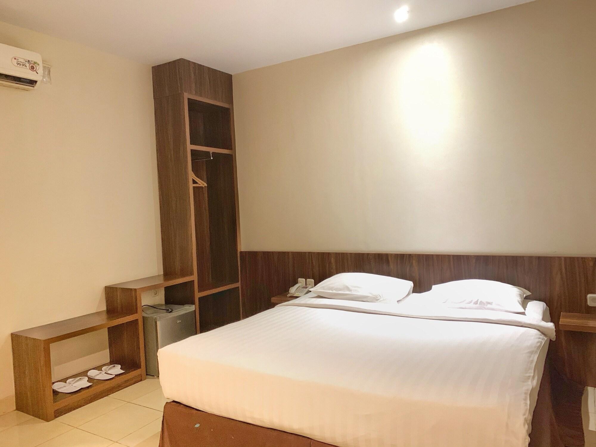 Ameera Hotel Pekanbaru Buitenkant foto