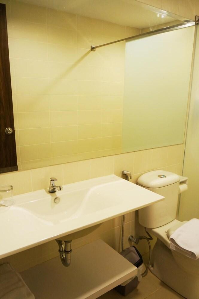 Ameera Hotel Pekanbaru Buitenkant foto
