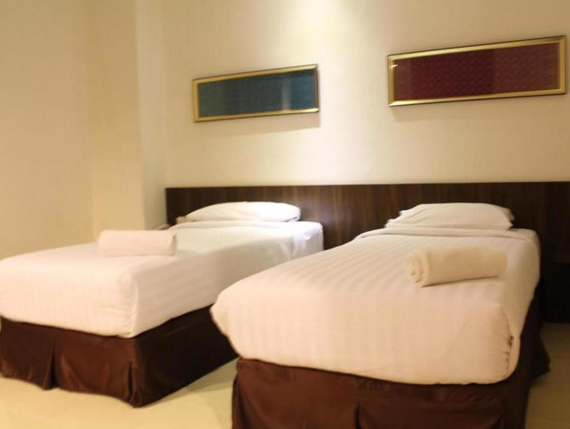 Ameera Hotel Pekanbaru Buitenkant foto