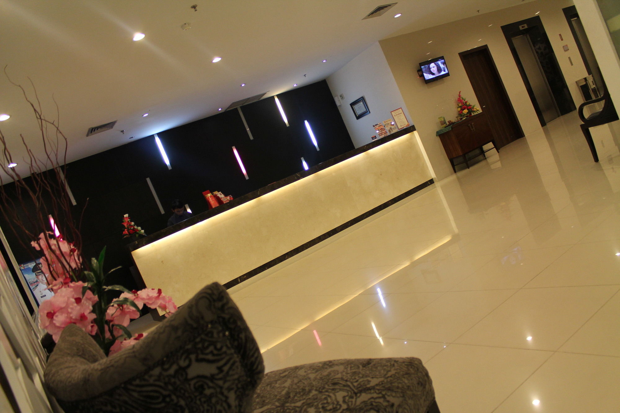 Ameera Hotel Pekanbaru Buitenkant foto