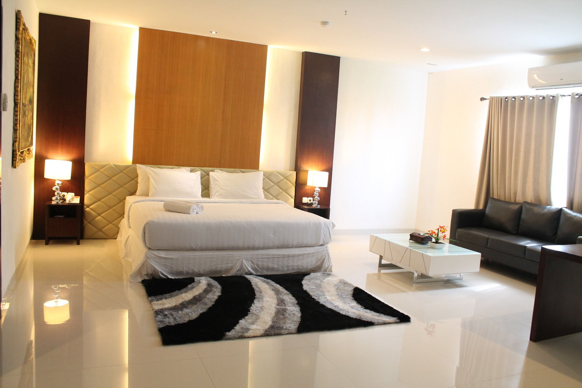 Ameera Hotel Pekanbaru Buitenkant foto